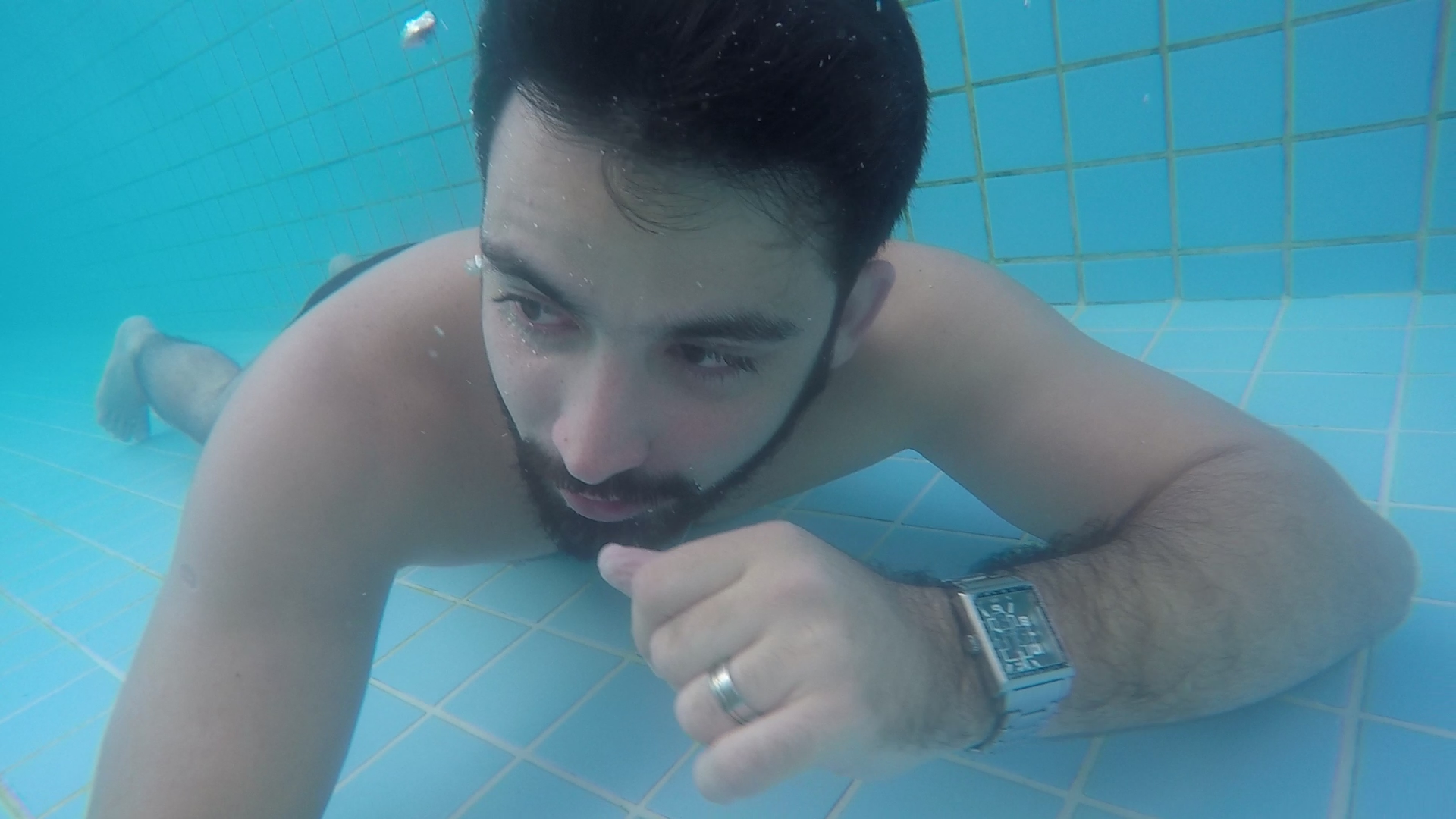 http://videos.introcdc.com/Canal/Vlogs/Luciano/Piscina uooou/GOPR4635.00_11_32_09.Quadro023.png